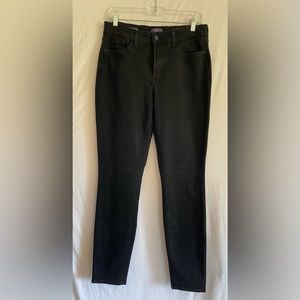 NYDJ- AMI Skinny Legging - size 10- like new- Retail$119